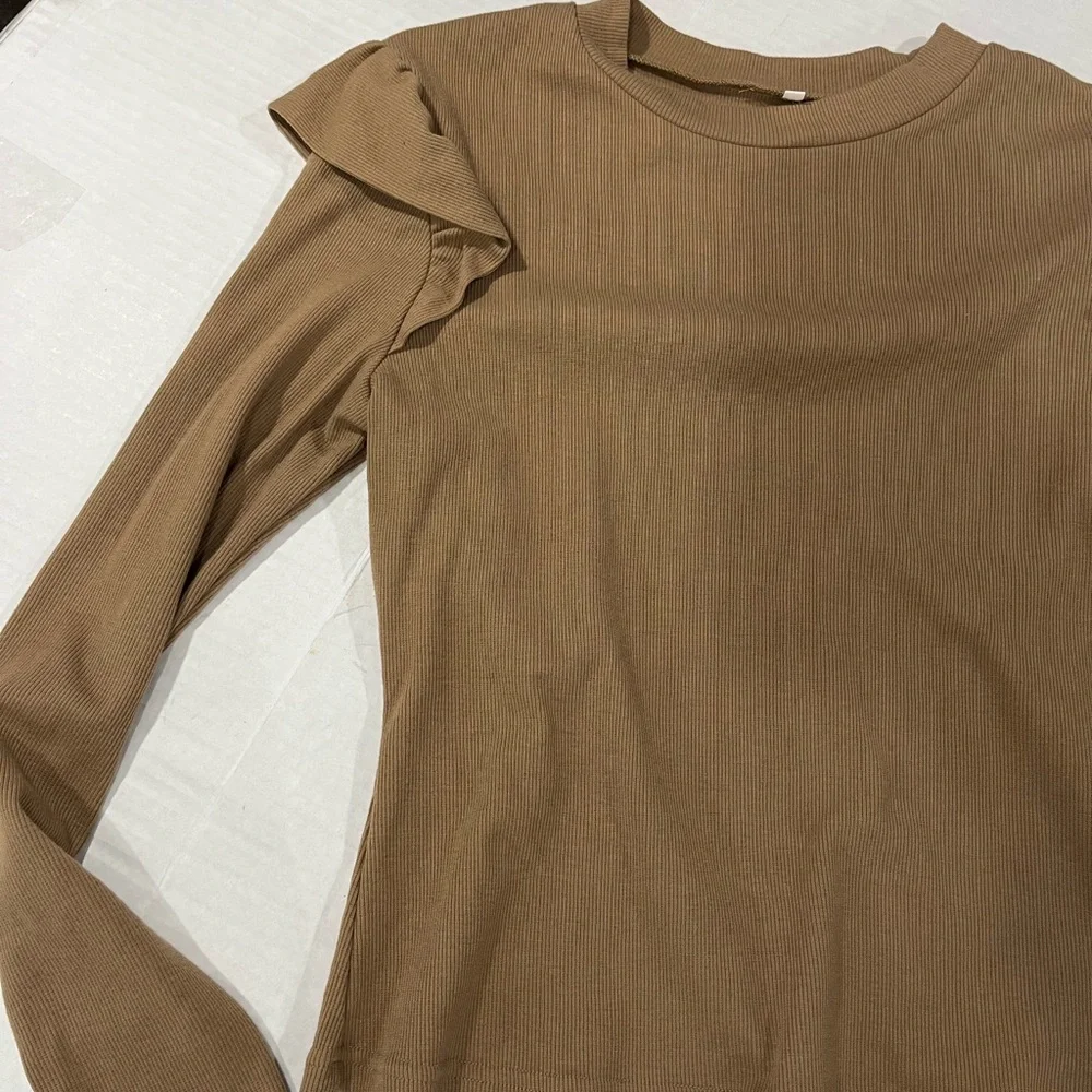 LONG SLEEVE RIBBED RUFFLE DETAIL TOP (847) - Picture 3 of 12